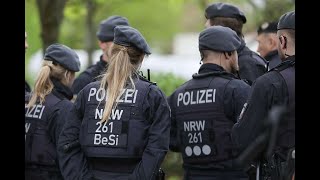 Drei Männer flüchten nach Unfall mit gestohlenem Auto in Dortmund