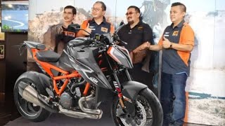 2023 NEW KTM 1290 SUPER DUKE RR RIDING TEST ON THE CIRCUIT