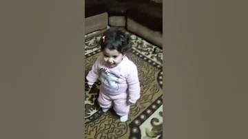 طفلة ترقص رقصة الرجل الاخضر 
