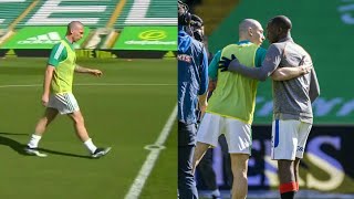 Celtic Captain Scott Brown Shows His Support To Glen Kamara during the warm-up