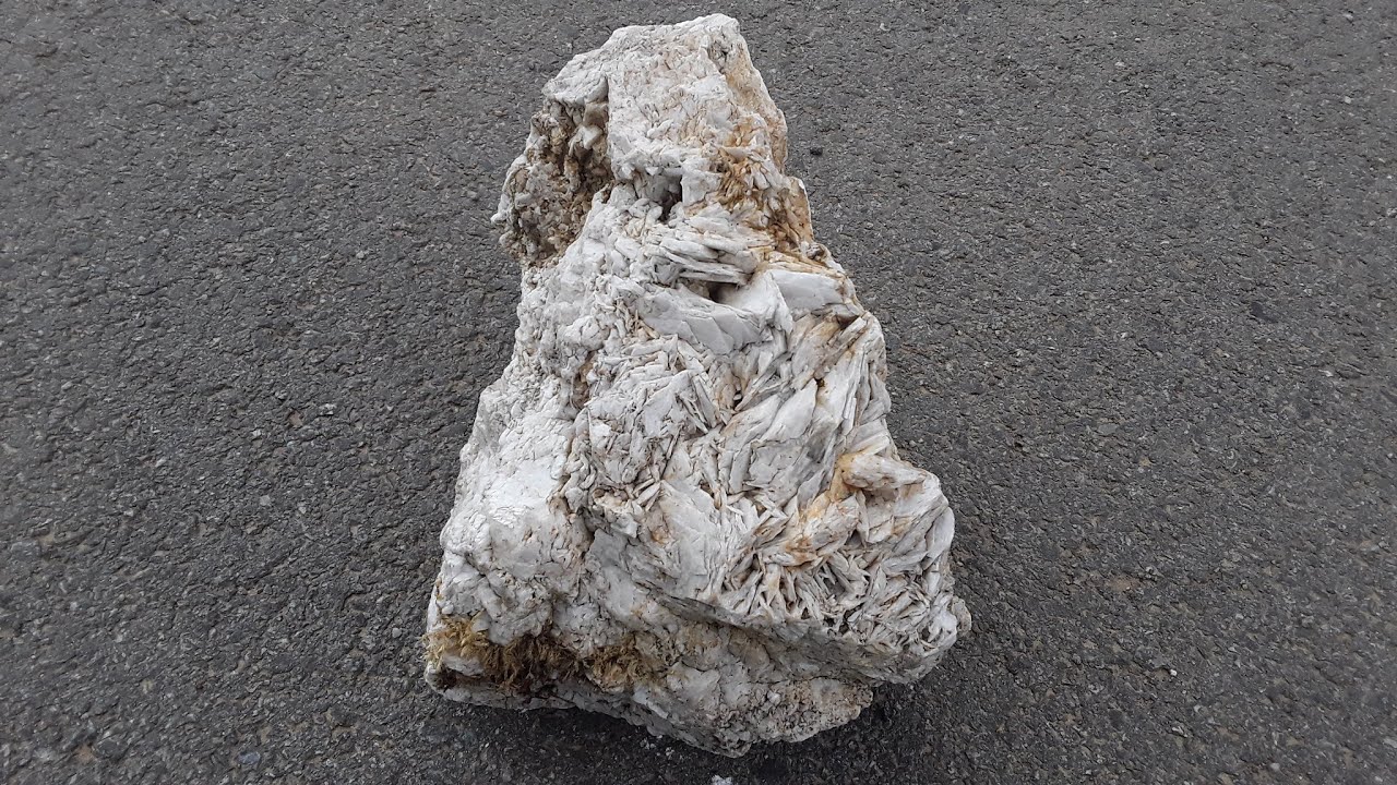 Mines de baryte (ou barytine)au moulin de Laroche (Chavanon)