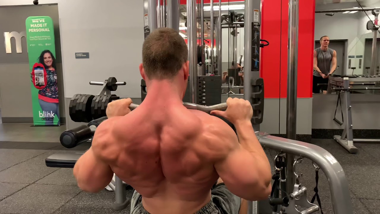  Lat pulldown