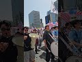 Young people shout, "Korea, fighting!" 젊은이들 외친다 대한민국 홧팅