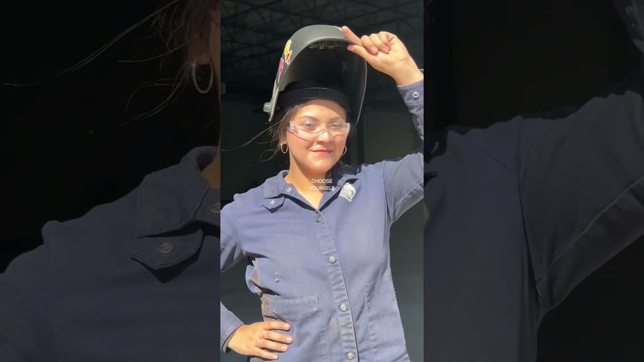 These young electricians are making over $60k soon after high school because of their trade!🤑