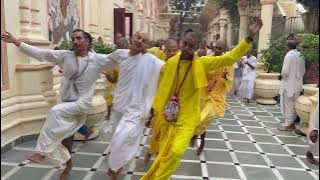 Iskcon Temple Vrindavan Kirtan & dance in vrindavan dham Dharshan #iskcon #vrindavan #krishna #life