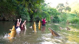 An amazing catch | Landing a massive haul using traditional fishing methods