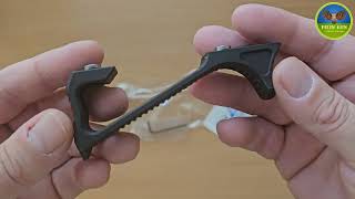 Передний угловой упор Leapers UTG Ultra Slim Angled Foregrip Keymod Matte Black