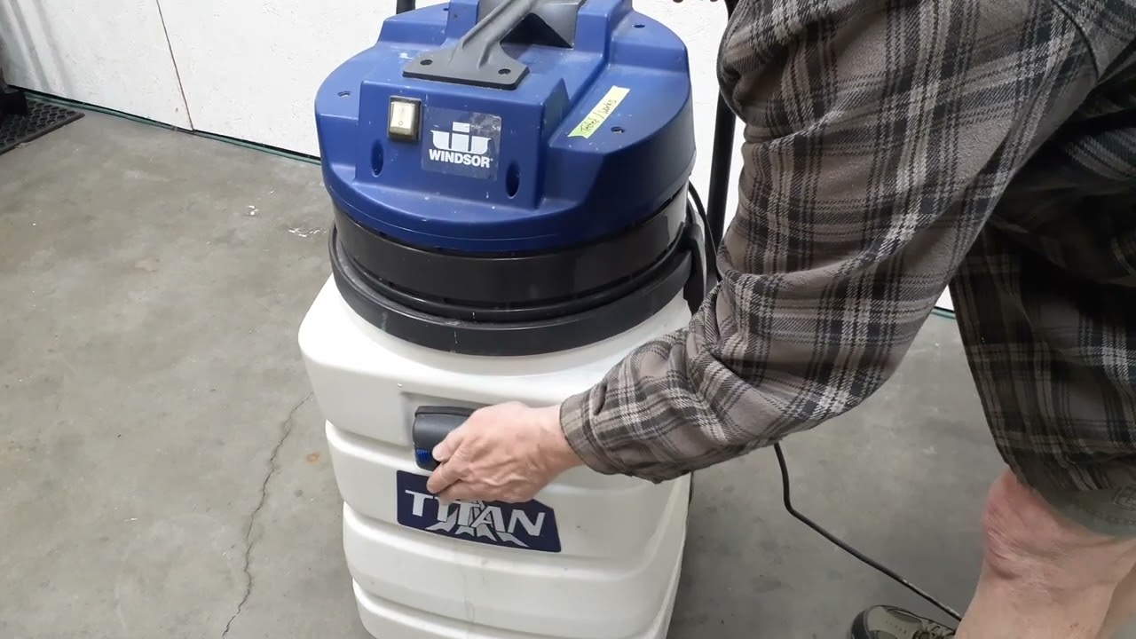 Maniac Mark's 86th Auction - Lot 594 - Windsor Titan Commercial Wet / Dry Vacuum