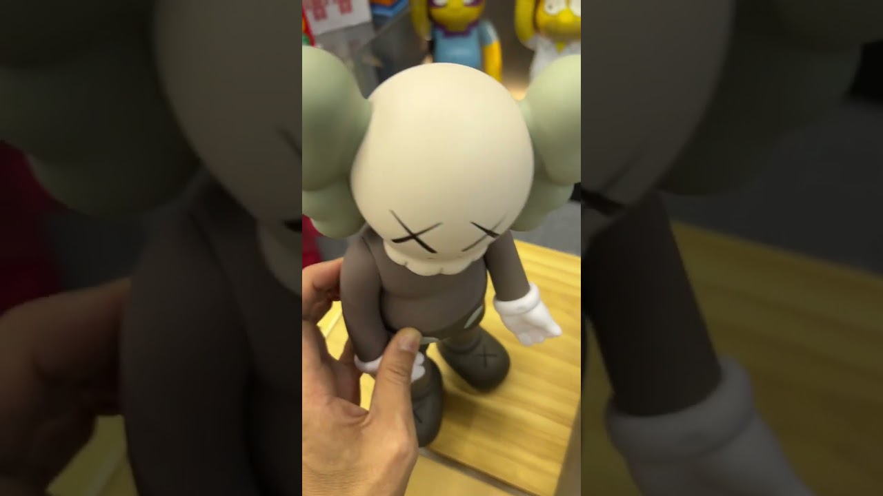 Kaws Family brown blue wow -madmaxtoys