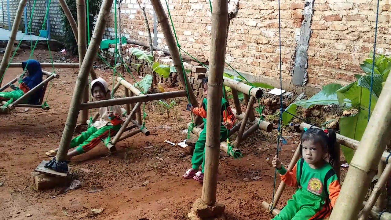 KREATIF BANGET AYUNAN DARI BAMBU UNTUK ANAK ANAK PAUD 