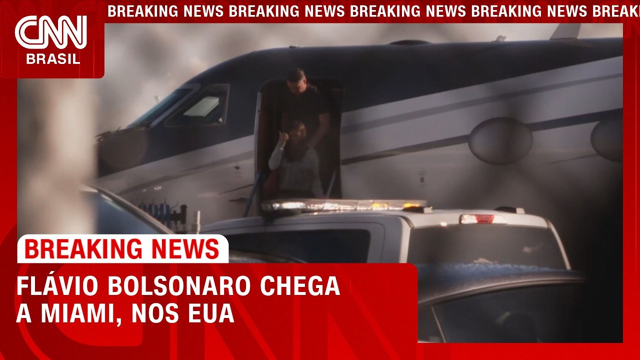 Flávio Bolsonaro chega a Miami com a família; veja momento | LIVE CNN