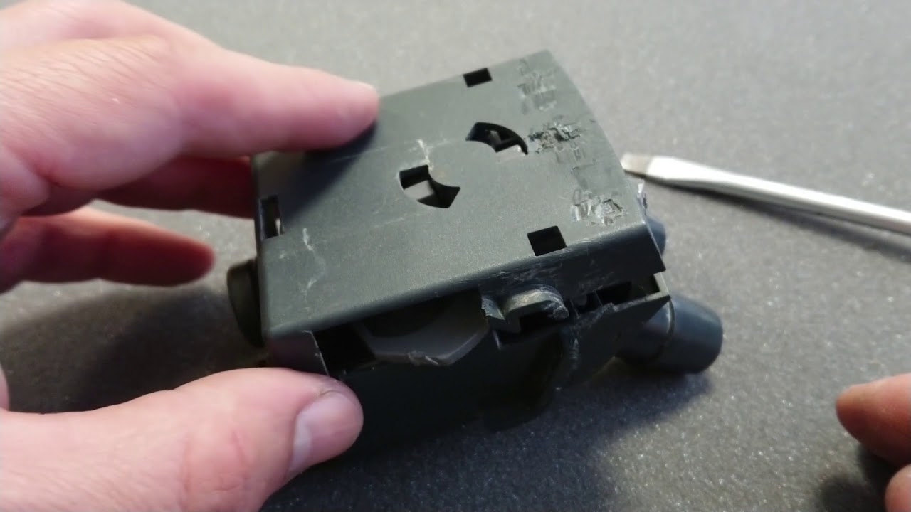 как достать застрявший коннектор из фильтра EHEIM? - YouTube