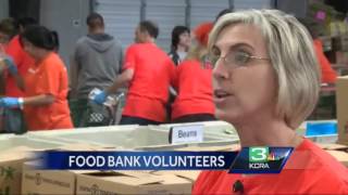 Hundreds of volunteers help give Thanksgiving to those in need