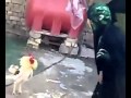 عجوز تتعارك وي الديج عجوز تتعارك وي الديج