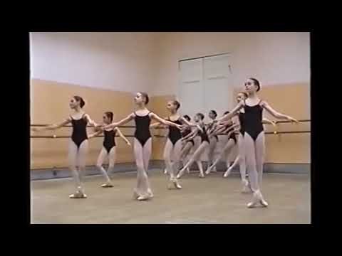 Método Vaganova 2 série - Centro - Temps lié en dedans com port de