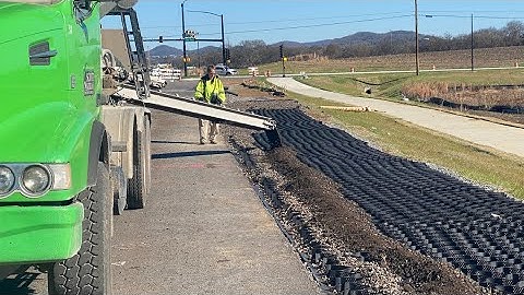 GEOWEB® Vegetated System Stabilizes Road Shoulder Along New Parkway