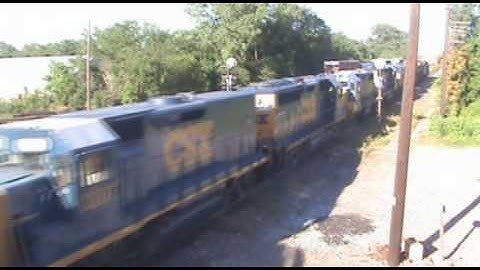 CSX 9 engine power move