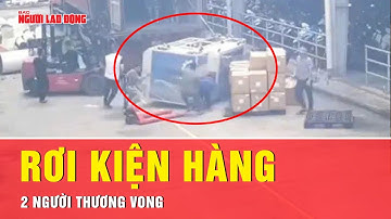 Khoảnh khắc kiện hàng từ trên xe container rơi xuống đè 2 người thương vong | Tin nhanh