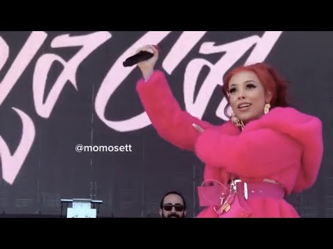 Doja Cat Asks “Where My Thick Girls At” + Flashes Butt Before