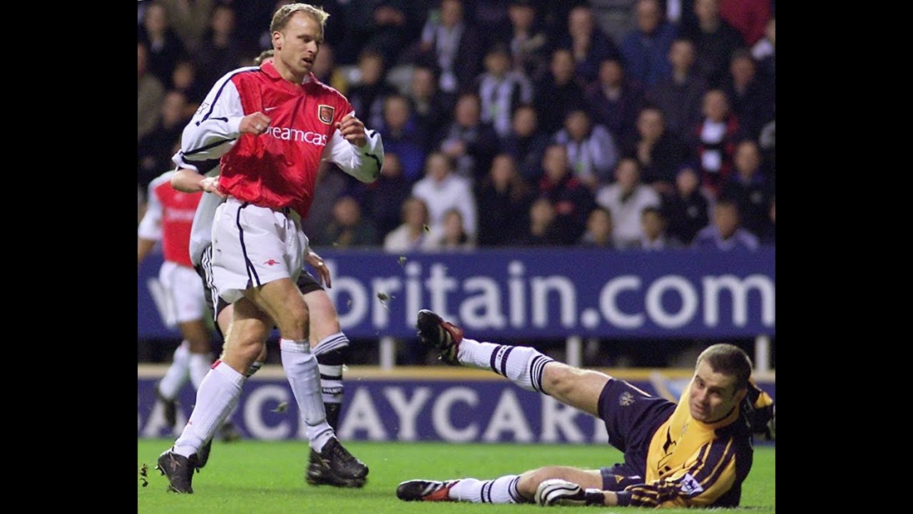 Dennis Bergkamp vs Ipswitch 0102