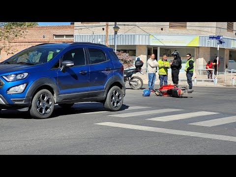 Chocaron una moto y una camioneta en Cutral Co: hubo un herido