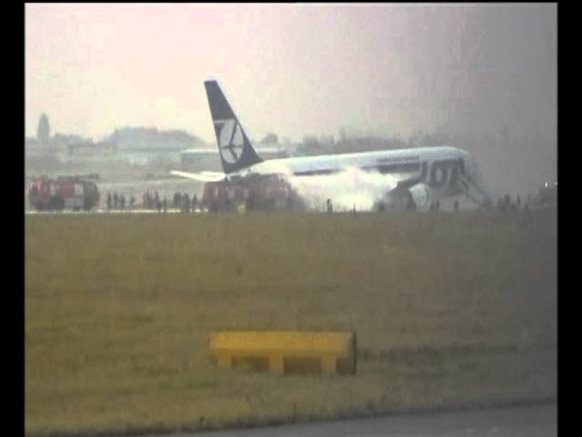 Bild från Boeing 767 nödlandar i warzawa