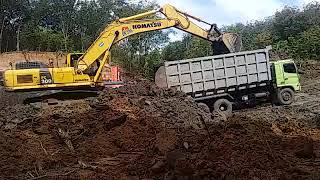 EXSAVATOR  PC 300 KOMATSU..LOADING. OB..DI TAMBANG BATU BARA