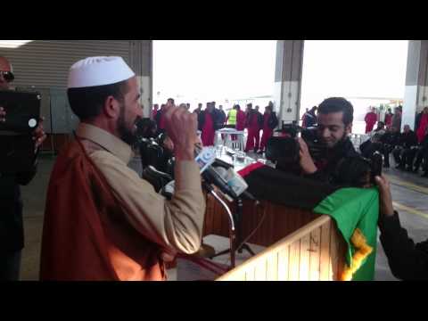 الشاعر بوبكر رابح في احتفالية شركة سرت لانتاج وتصنيع النفط والغاز بأطفاء حريق خزانات السدرة