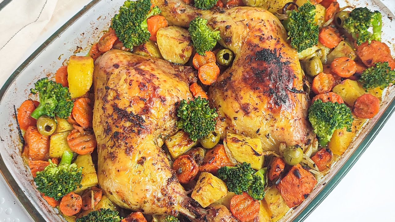 Délicieux poulet au four avec ses pommes de terre et légumes | recette