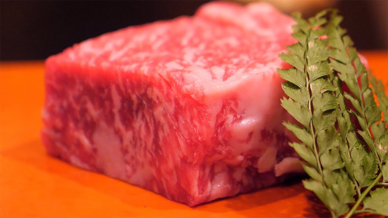 Лучшая говядина Кобе с лучшей обжаркой в Кобе, Япония