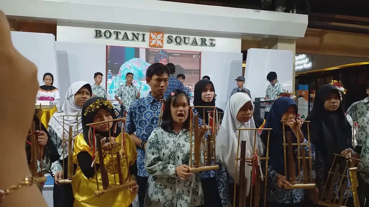 Kolaborasi Angklung dan marching band by SLB Dharma Wanita Kota Bogor(2)