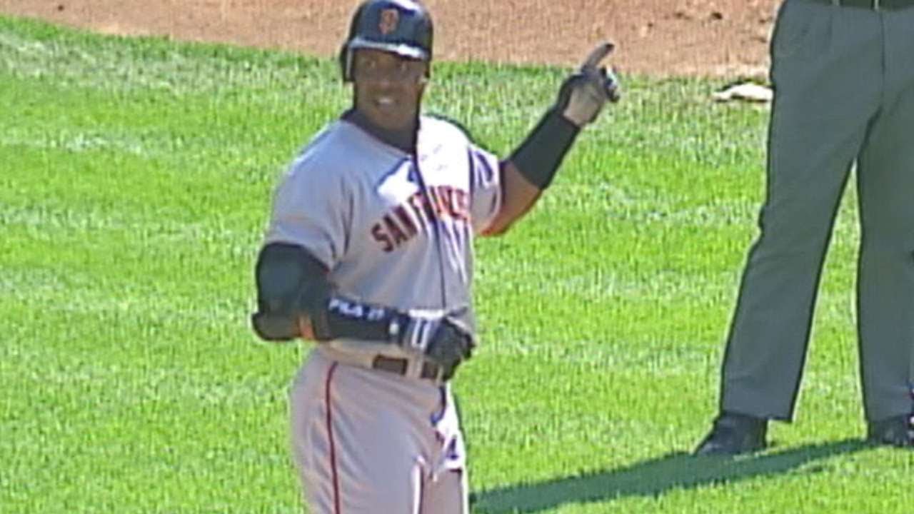 Barry Bonds hits his 50th home run of 2001 season 