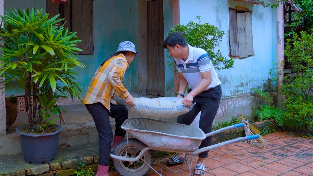 CEO Jack helps Tu Tien buy building materials in preparation for building a new house.