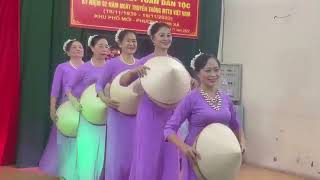 Mua non Phu Nu Pho Moi