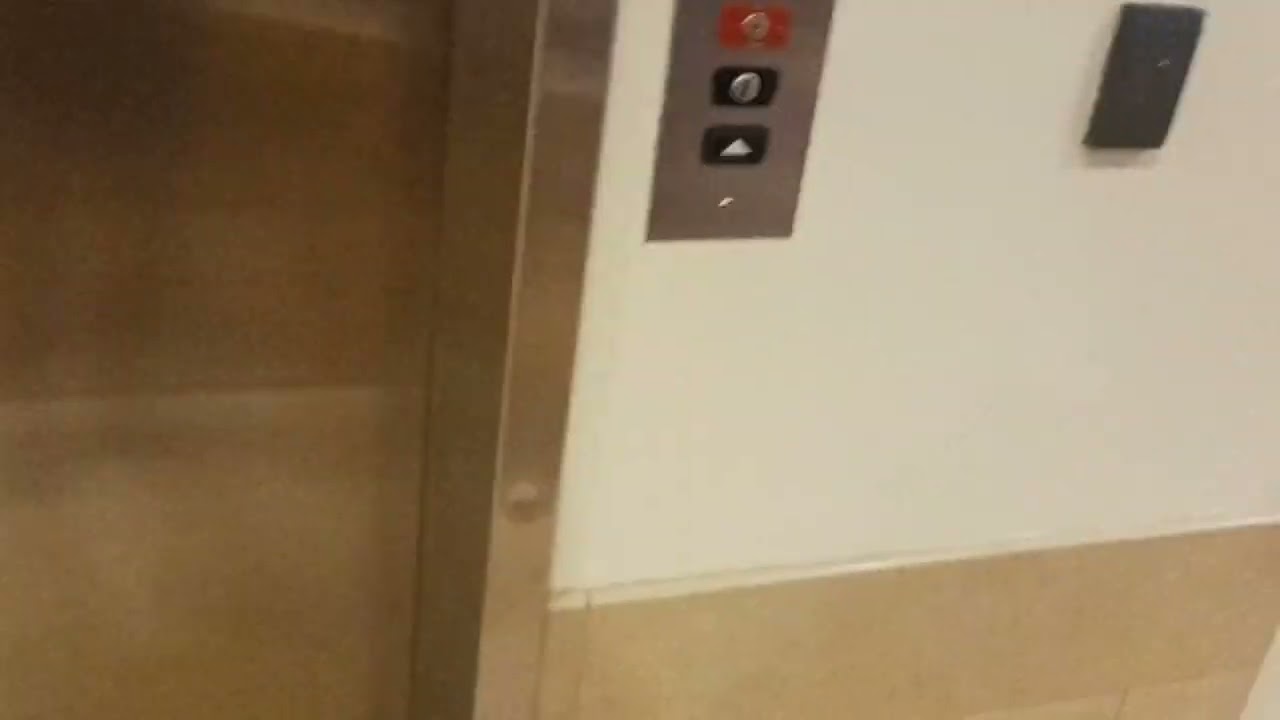 5910: Locked 2006 KONE KSS-220 Hydraulic Elevator @ Citadel Outlets, Commerce, CA