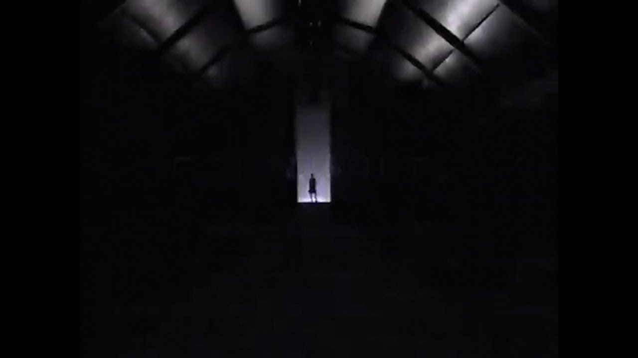 Alberta Ferretti fall-winter 2004-2005 OFFICIAL AND ORIGINAL VIDEO