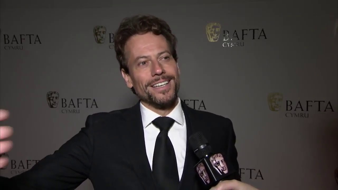 Ioan Gruffudd (Dr Harrow) YouTube