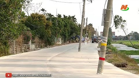 Cần di dời các cột điện nằm giữa đường