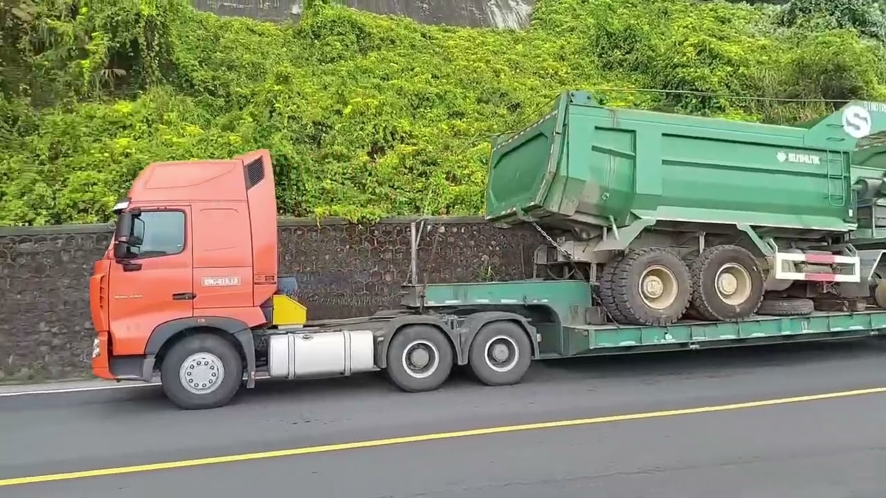 A breathtaking dodge in the dangerous turn, the driver's skill leaves everyone in awe.