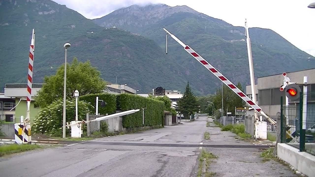 Spoorwegovergang Piancamuno-Gratacasolo (I) // Railroad crossing // Passaggio a livello