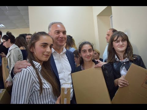 გუბერნატორმა წარჩინებული მოსწავლეების დაჯილდოებაში მიიღო მონაწილეობა