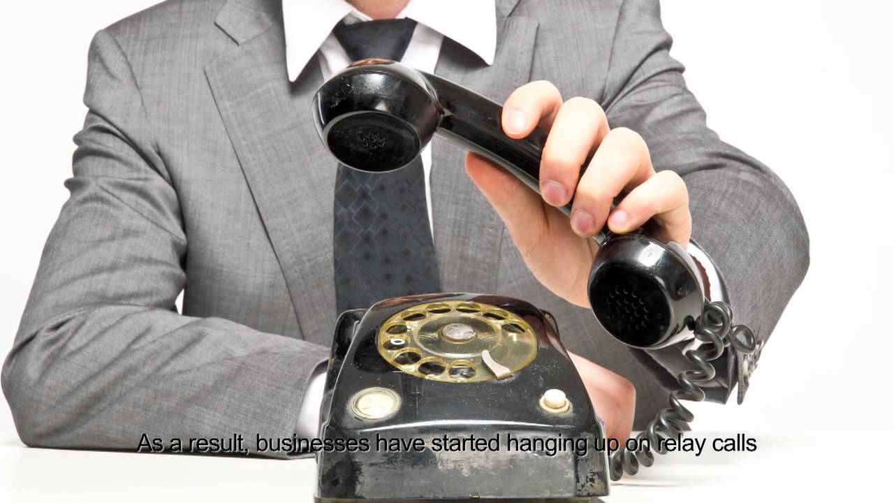 трубка старого телефона. кладет трубку телефона. телефонная трубка. человек кладет трубку телефона старая. телефонная трубка с проводом.