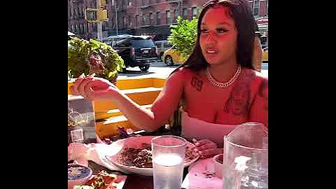 6ix9ine shows $1 million in cash