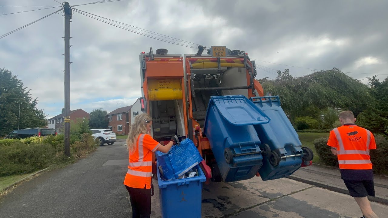 Dennis Elite + Refuse Truck on Recycling, WDZ 