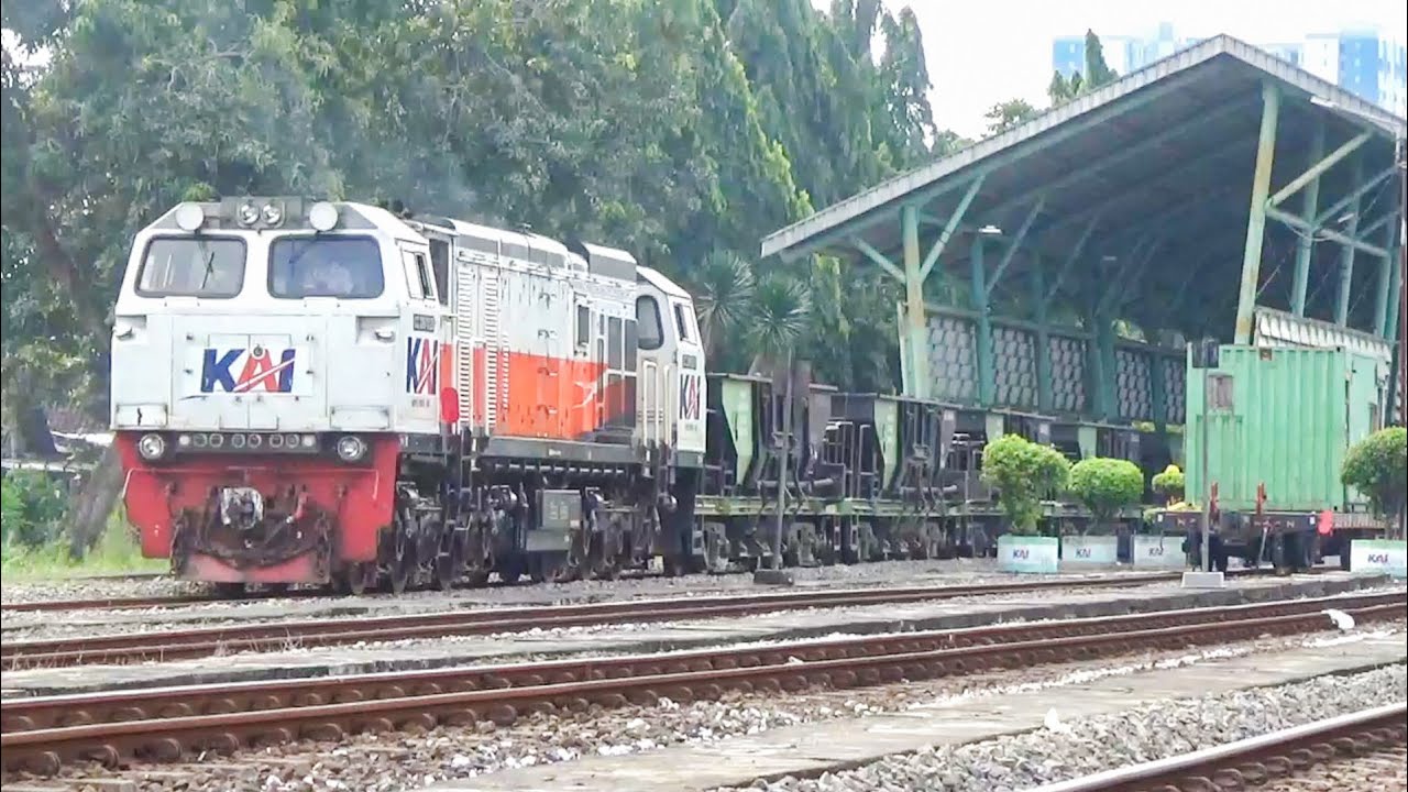 Langsiran KLB Balast Kricak Distasiun Sidoarjo!!