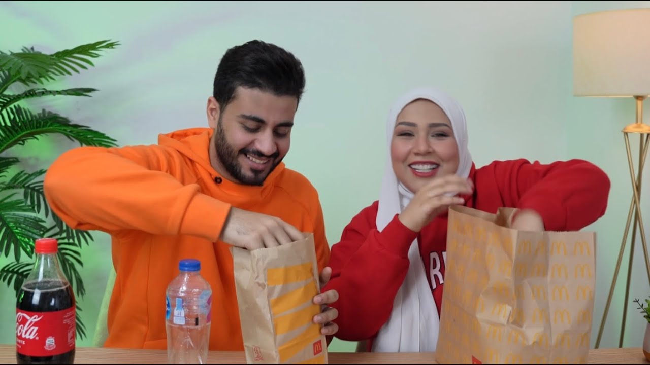 عملنا تحدي اللي يوقفها ياكل - تعبنا من كتر الاكل 😂😈