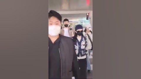 Jennie arrives back safely from Paris #shorts #kpop #jennie #blackpink #fyp #JENNIExCHANELSS23
