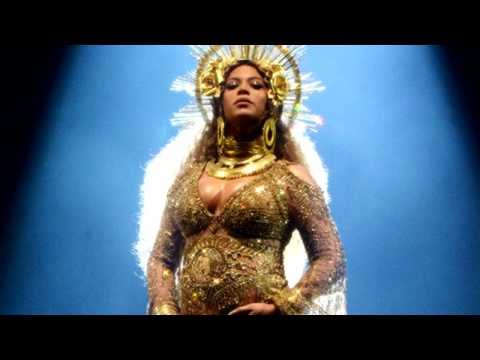 Video: Beyoncé Vyzerá Skvele V Sexy šatách