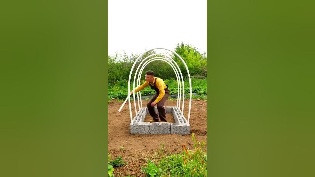 A DIY greenhouse base that is cheap and easy to build 😉 #diygreenhouse #greenhouse #plantlover