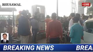 Mal Vahan Vatuk Saamp Ke Karan Petrol Pump Per Gardi.